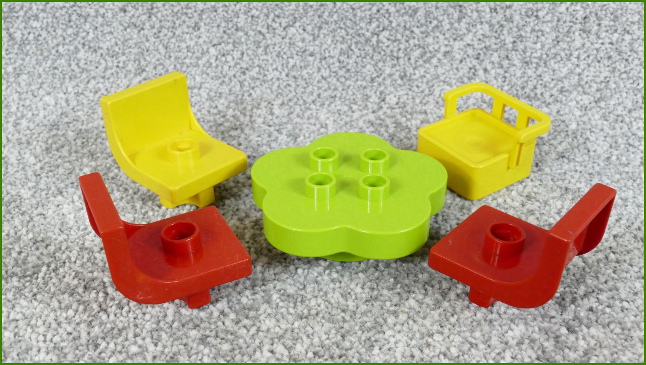 Lego Duplo stůl se židličkami