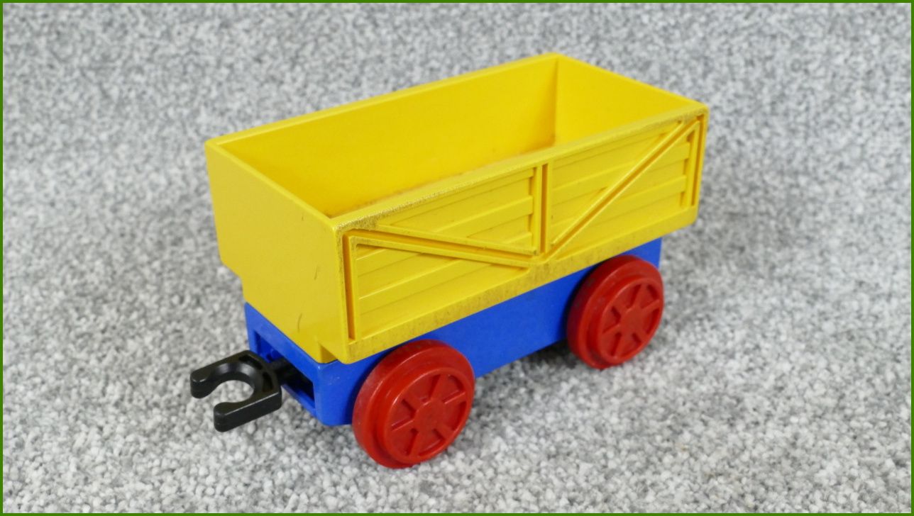Lego Duplo vagonek s korbou - korba škráblá