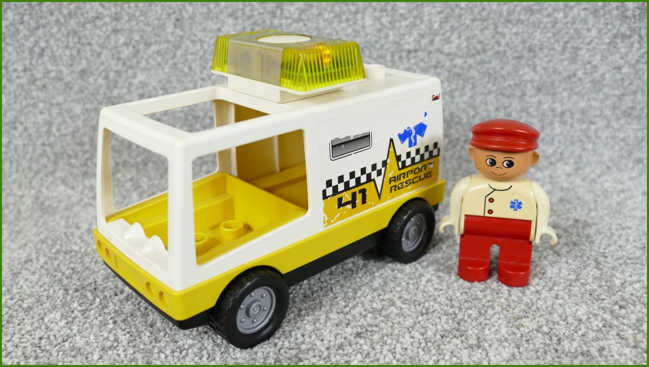 Lego Duplo sanitka s majáčkem