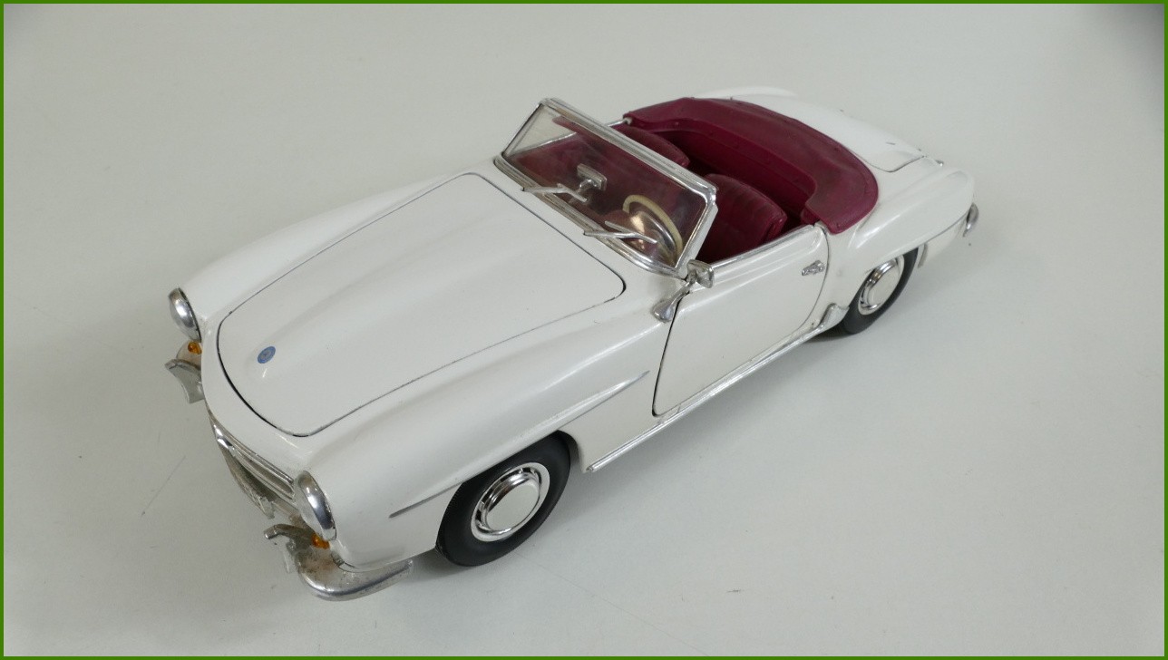 Model Maisto 1:18 - Mercedes Benz 190 SL (1955) - Viz Popis
