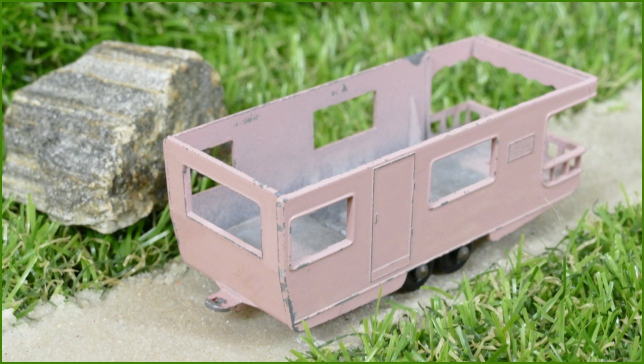 Autíčko Matchbox No.23 - Trailer Caravan