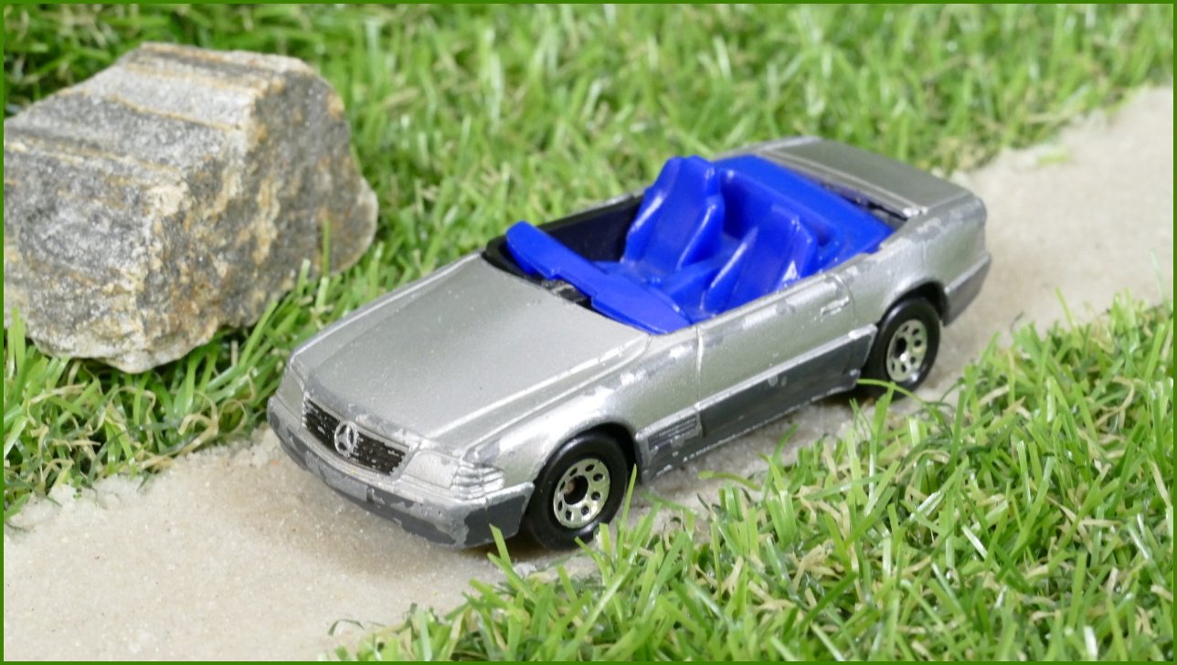 Autíčko Matchbox Mercedes-Benz 500SL - otočný interiér - chybí tyčinka na otáčení u kufru