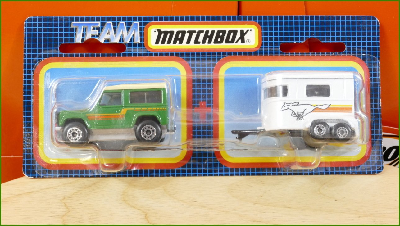 Matchbox Team Land Rover Ninety + Trailer - Otevřený