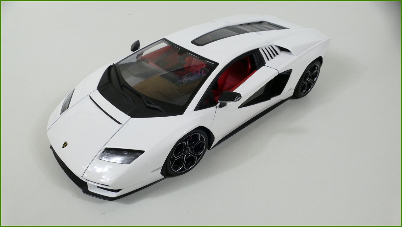 Model Maisto 1:18 - Lamborghini Countach LPI 800-4