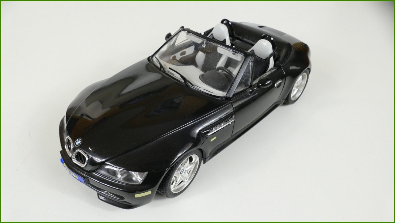 Kovový Model Bburago 1:18 - BMW M Roadster (1996)