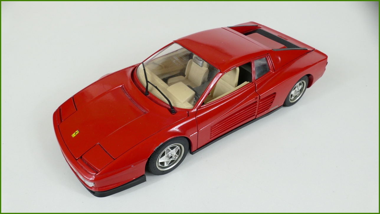 Kovový Model Bburago 1:18 - Ferrari Testarossa (1984)