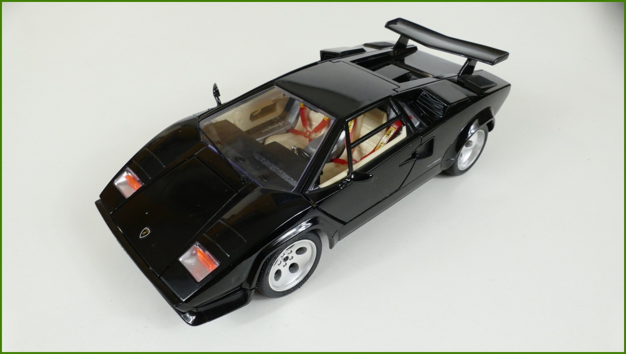 Kovový Model Bburago 1:18 - Lamborghini Countach (1988)