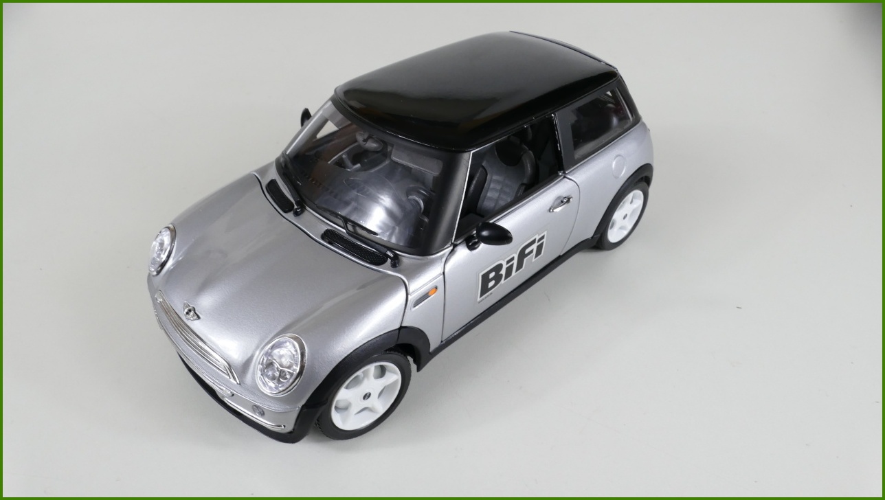 Kovový Model Bburago 1:18 - Mini Cooper (2001)