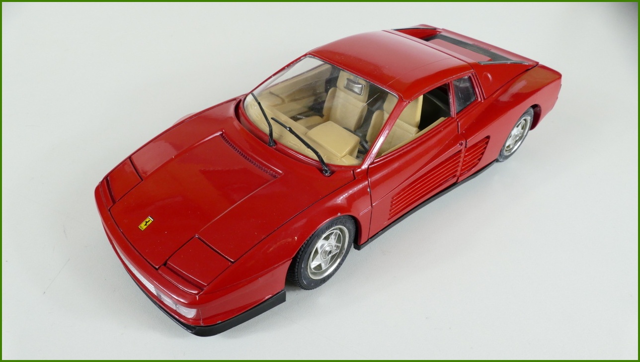 Kovový Model Bburago 1:18 - Ferrari Testarossa (1984)
