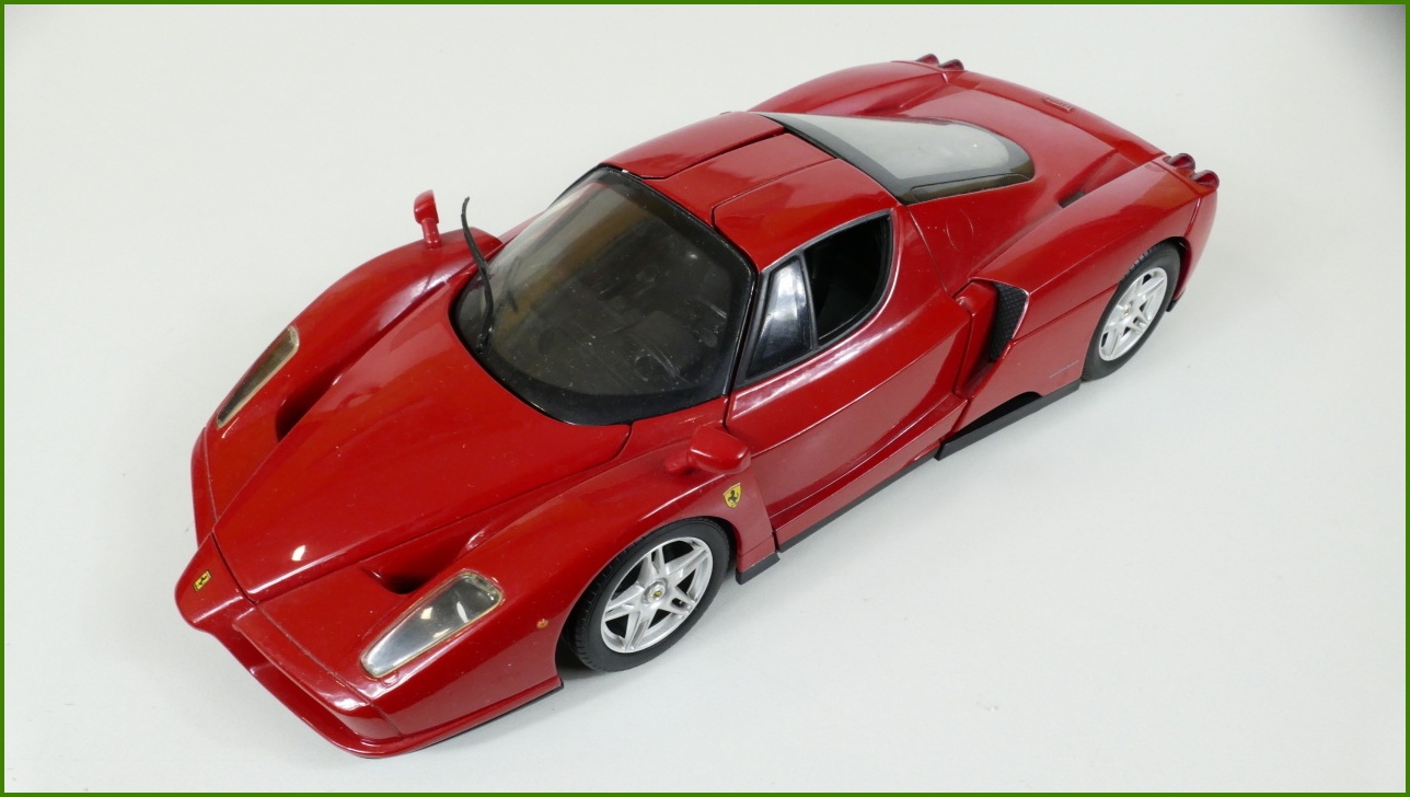 Model Hot Wheels 1:18 - Enzo Ferrari - Viz Popis