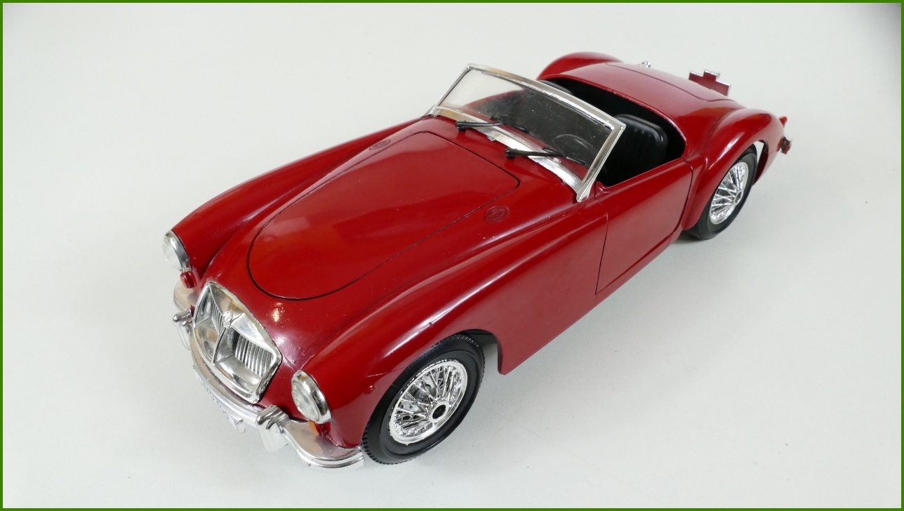 Model Auta Polistil 1:16 - MGA Twin-Cam - Viz Popis