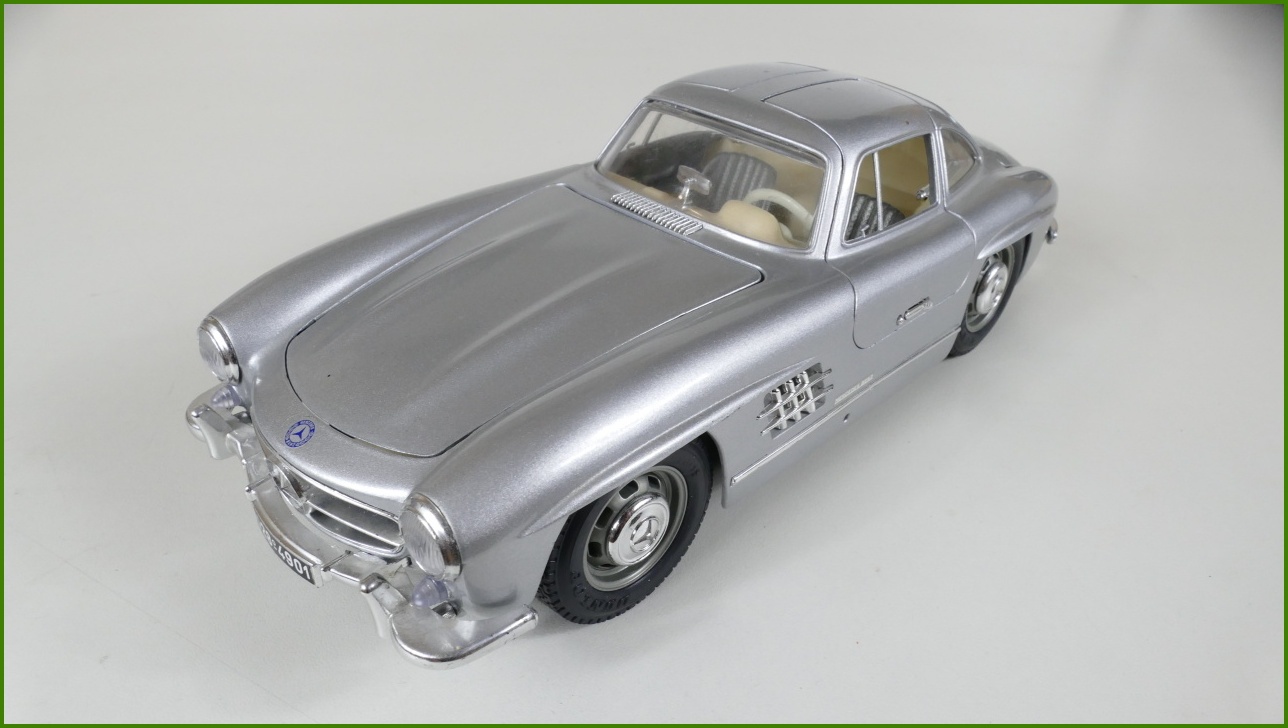 Kovový Model Bburago 1:18 - Mercede-Benz 300 SL