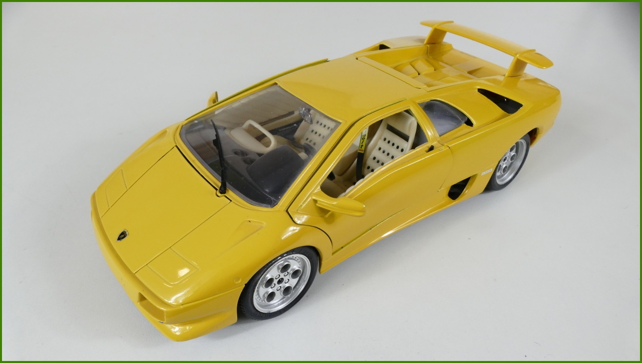 Kovový Model Bburago 1:18 - Lamborghini Diablo - (1980)