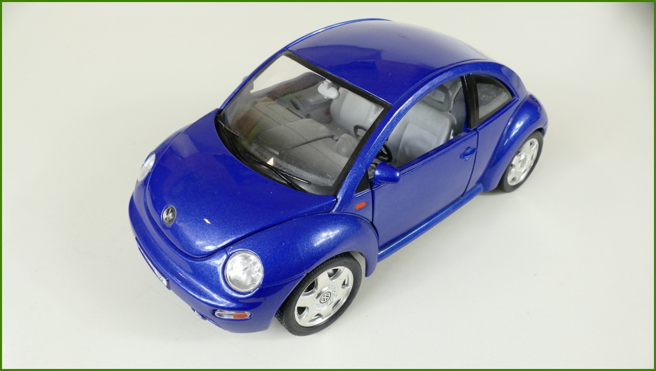 Kovový Model Bburago 1:18 - Volkswagen New Beetle - (1998)