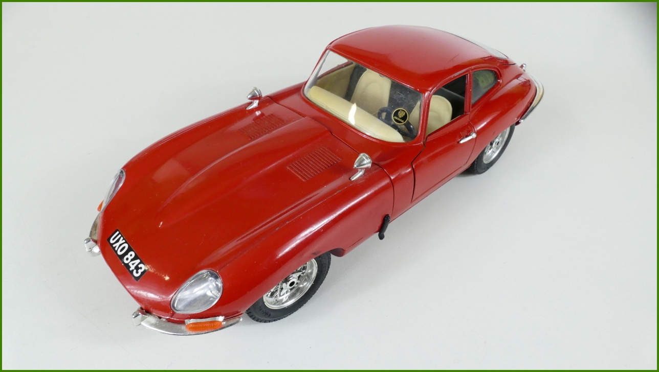 Kovový Model Bburago 1:18 - Jaguar "E" (1961) - Viz Popis