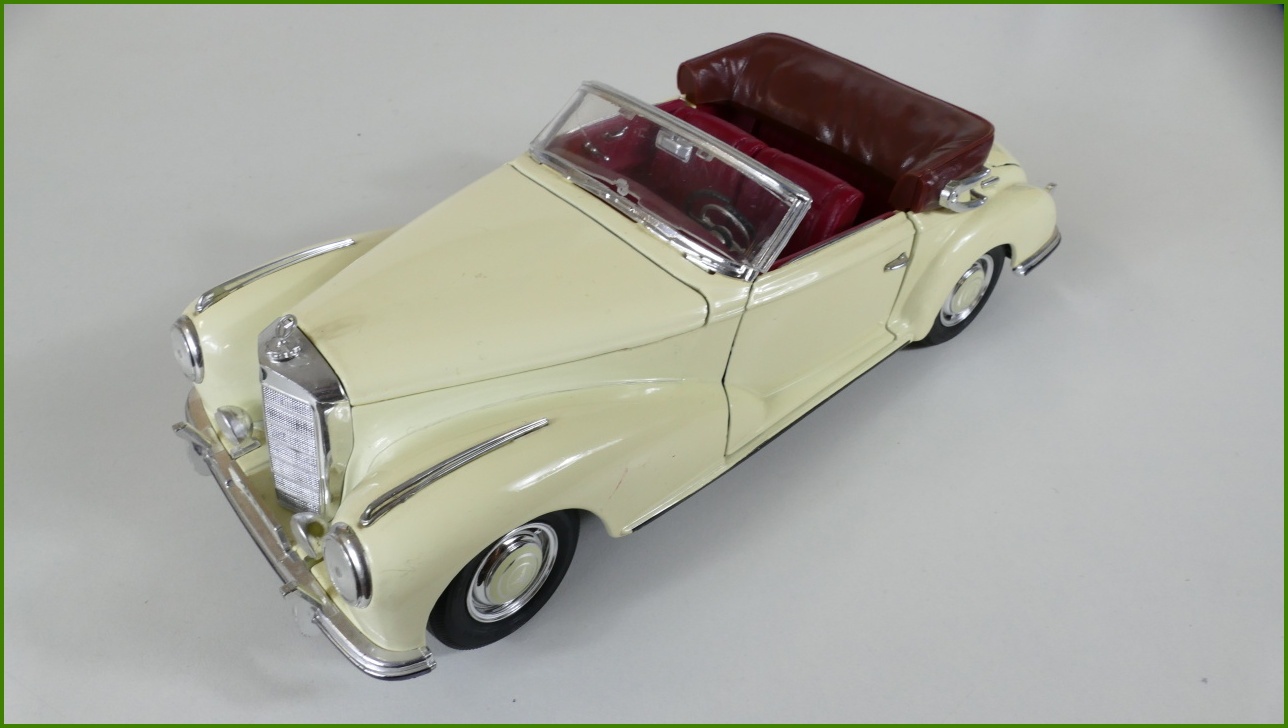 Model Auta Maisto 1:18 - Mercedes-Benz 300S (1955) - Viz Popis