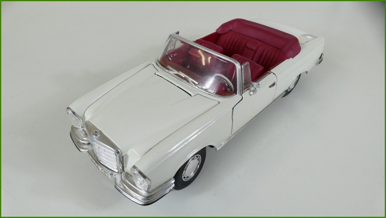 Model Auta Maisto 1:18 - Mercedes-Benz 280 SE (1966) - Viz Popis
