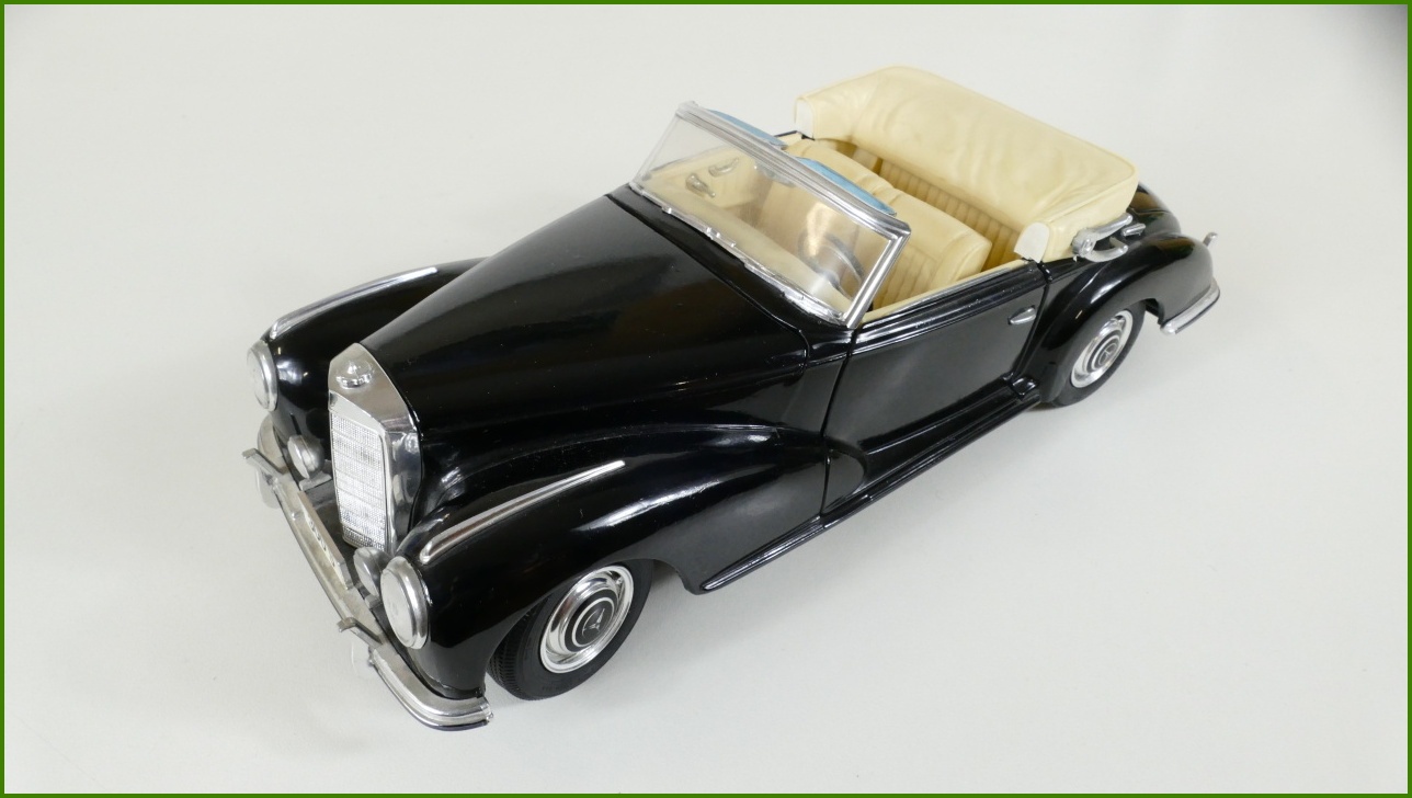 Model Auta Maisto 1:18 - Mercedes-Benz 300S (1955) - Viz Popis