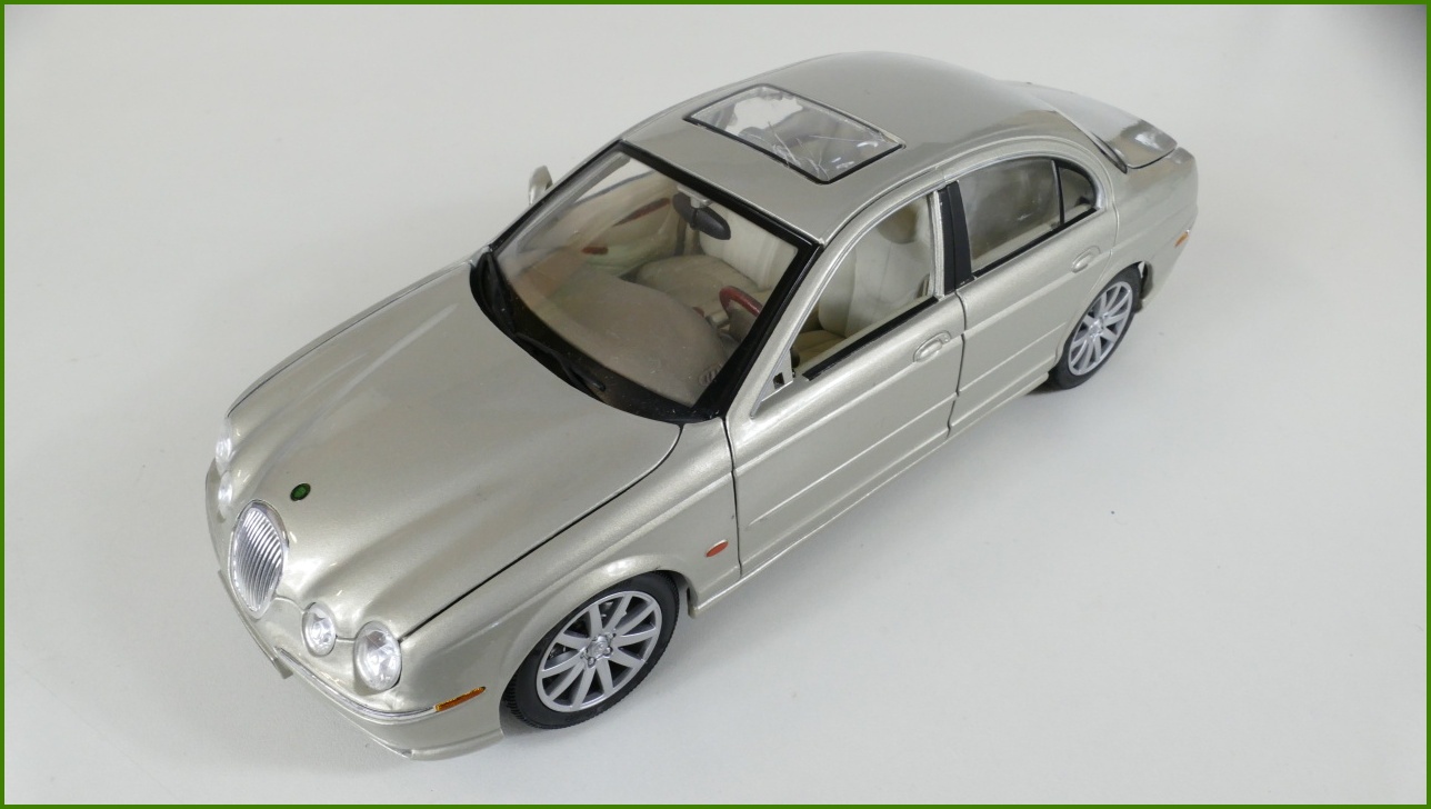 Model Auta Maisto 1:18 - Jaguar S-Type - Viz Popis