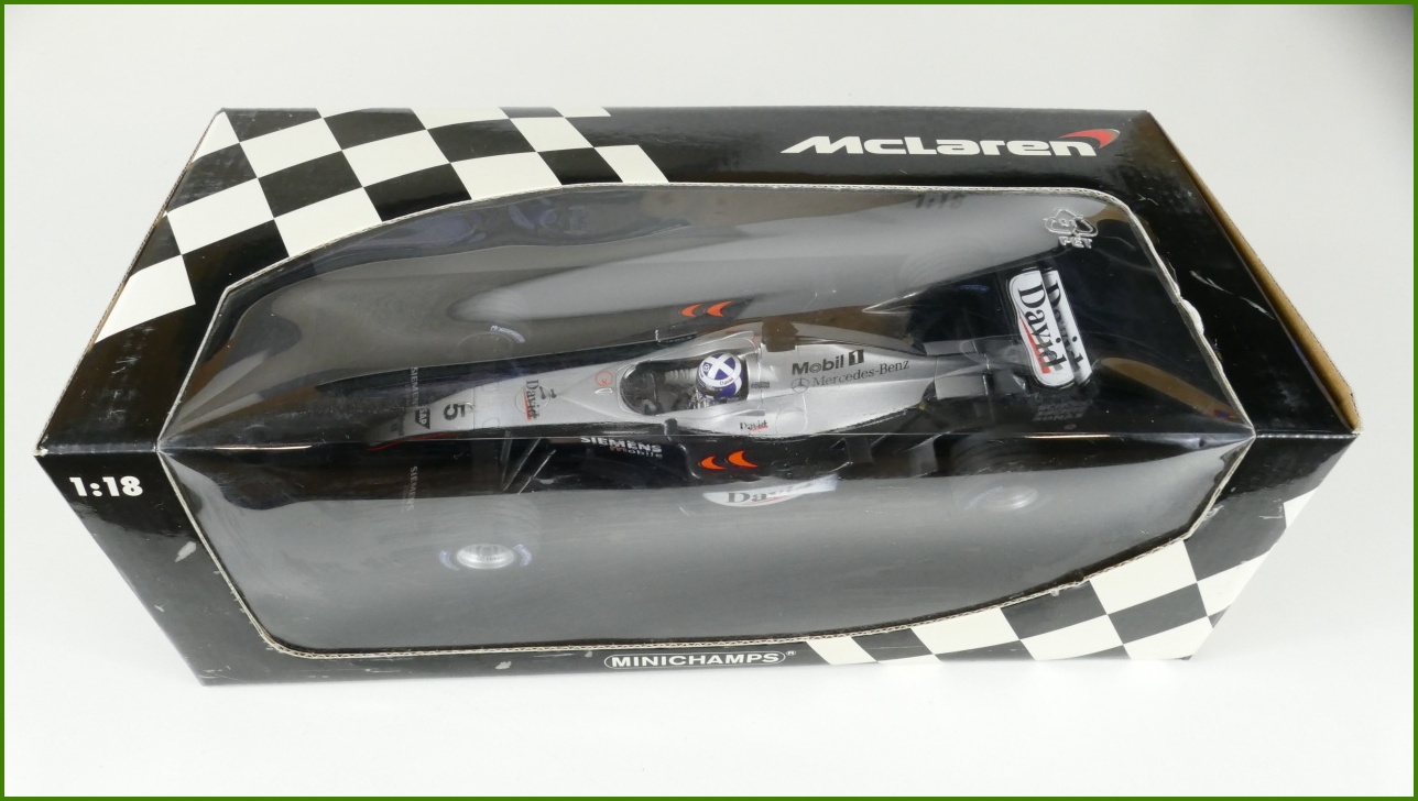 Model Formule Minichamps 1:18 - McLaren Mercedes MP4-18 Testcar 2003 - David Coulthard s Krabicí