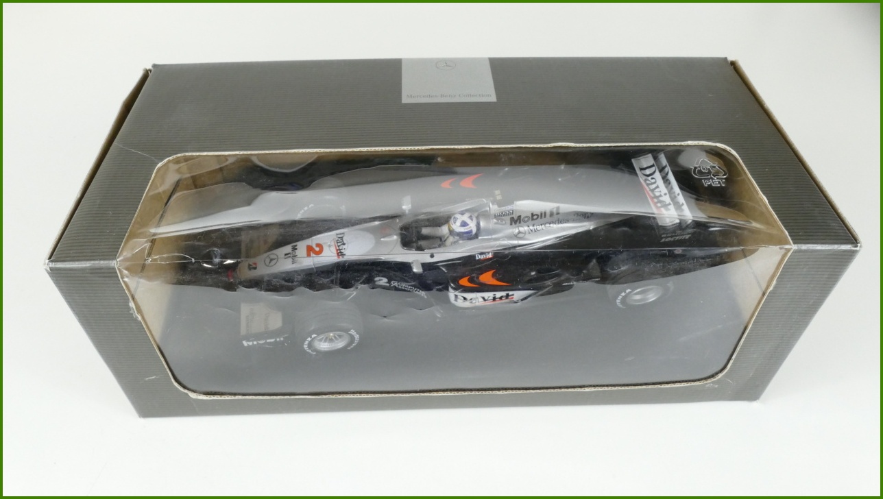 Model Formule Minichamps 1:18 - McLaren Mercedes MP4-15 (2000) - David Coulthard s Krabicí