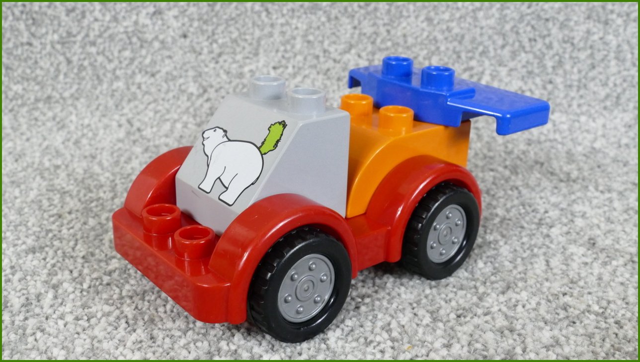 Lego Duplo autíčko z kostek s křídlem