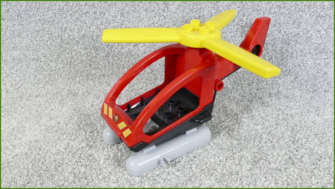 Lego Duplo vrtulník s vrtulí - vrtule naráží na zadní ocasní plochu