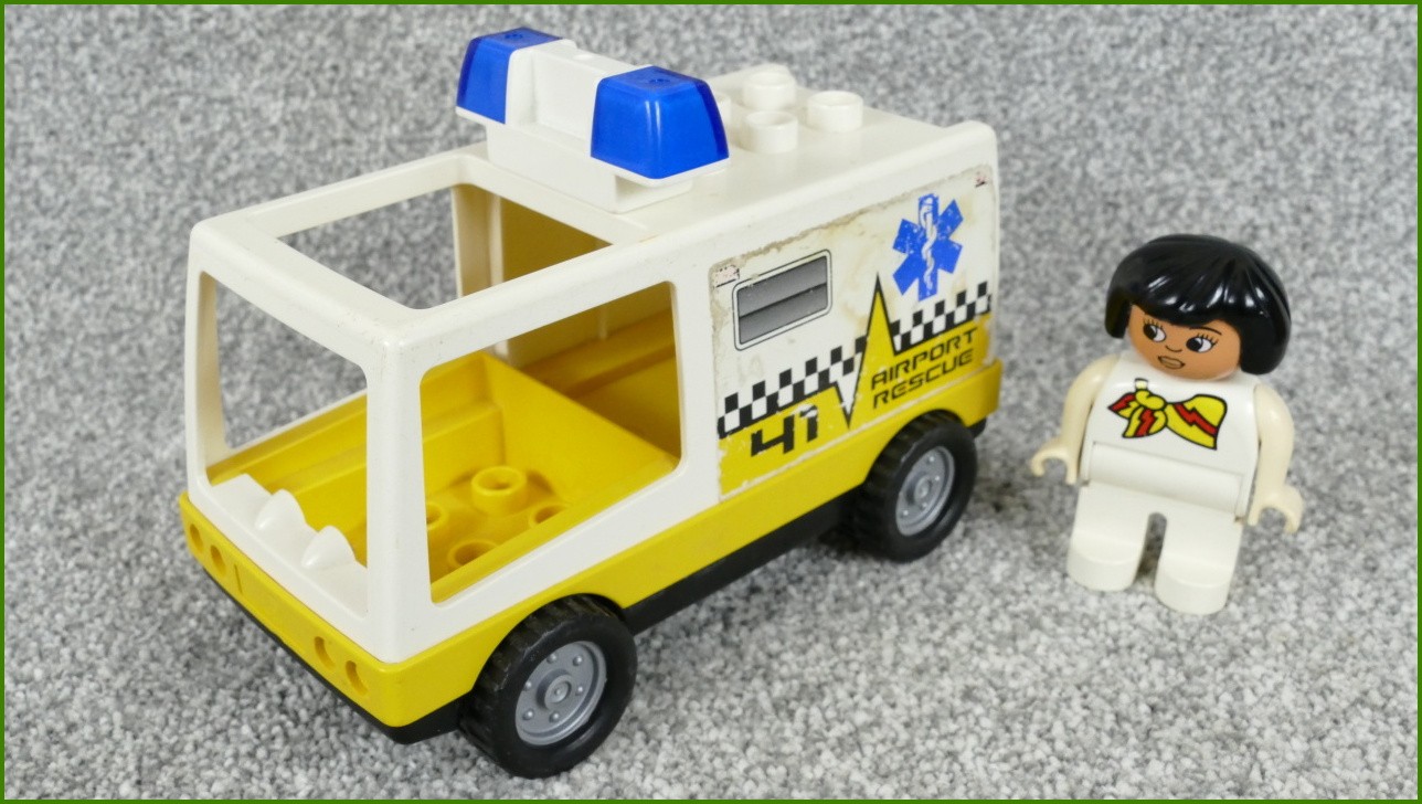 Lego Duplo sanitka - bez zadních dveří
