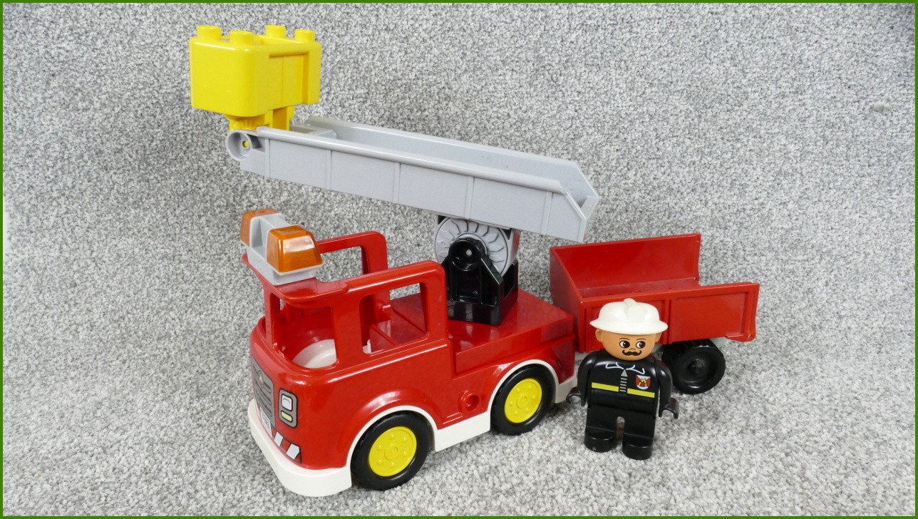 Lego Duplo hasičské auto se žebříkem a vlečkou