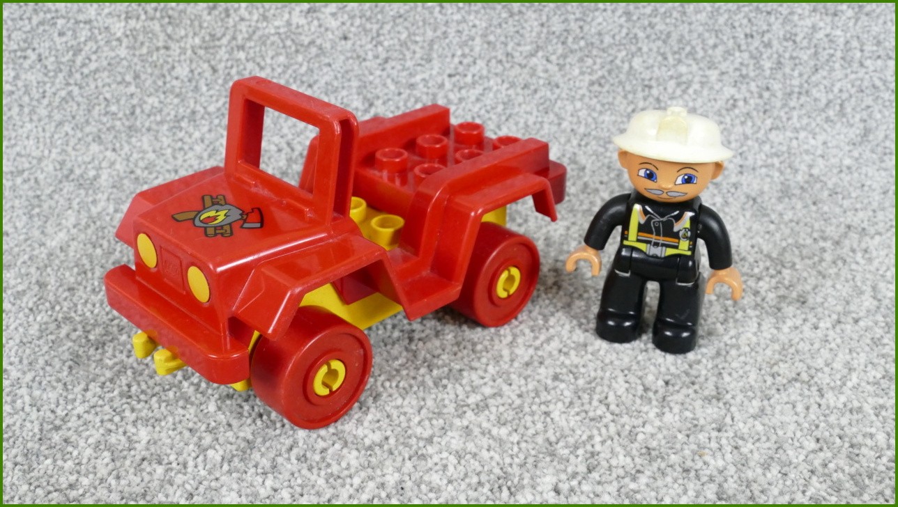 Lego Duplo jeep s hasičem