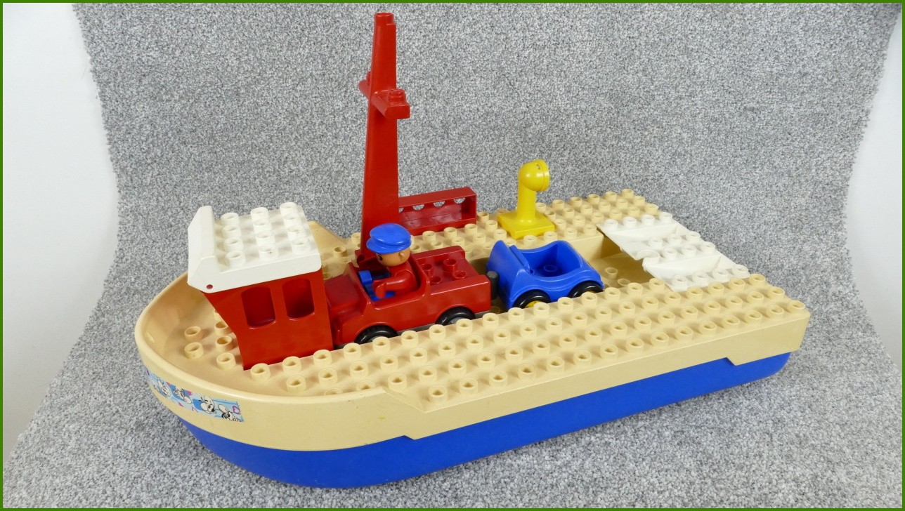 Lego Duplo loď pro přepravu autíček s nákladovou rampou