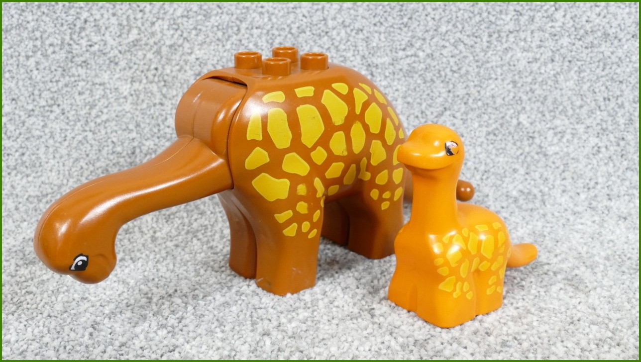 Lego Duplo brontosauři - velkému nedrží hlava nahoře