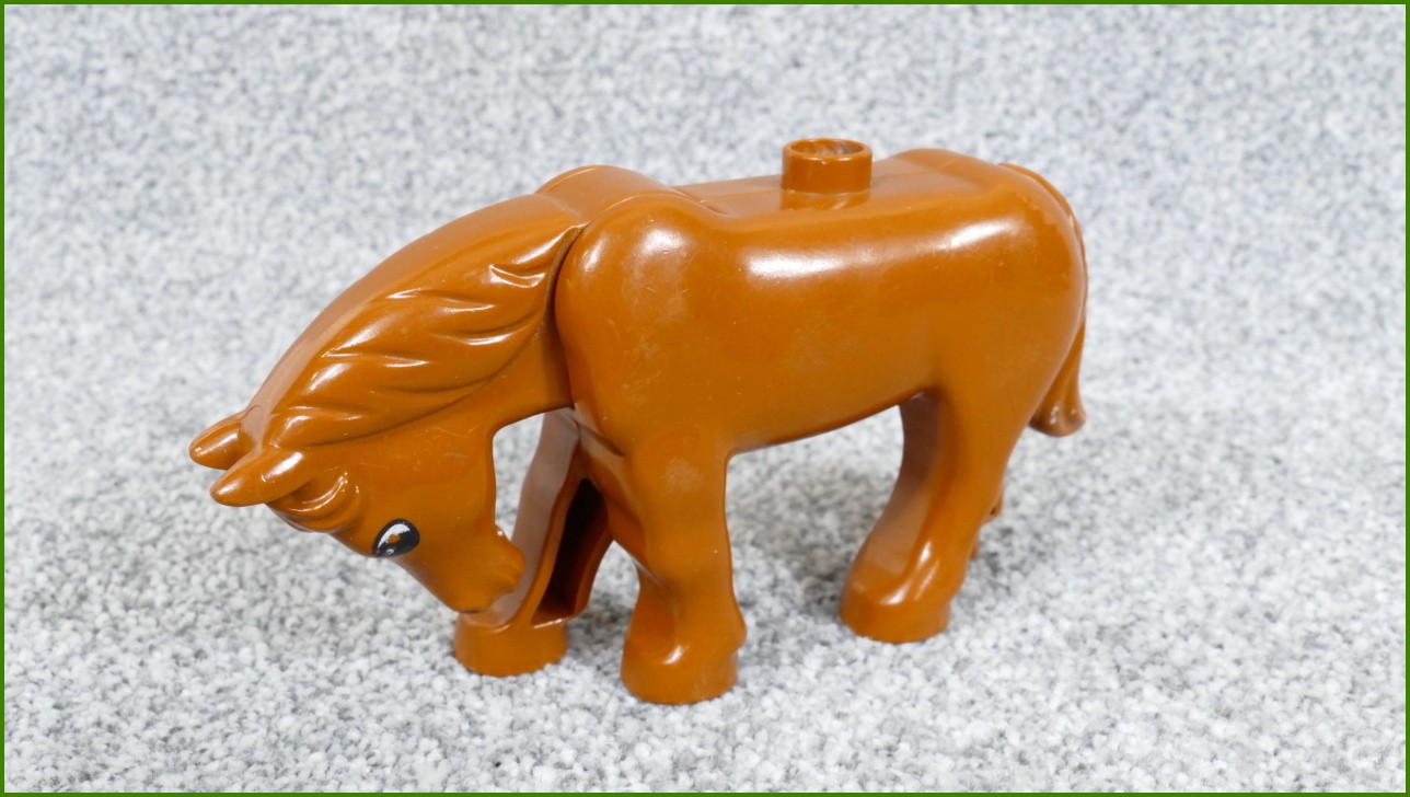 Lego Duplo kůň - nedrží hlava nahoře - pase se