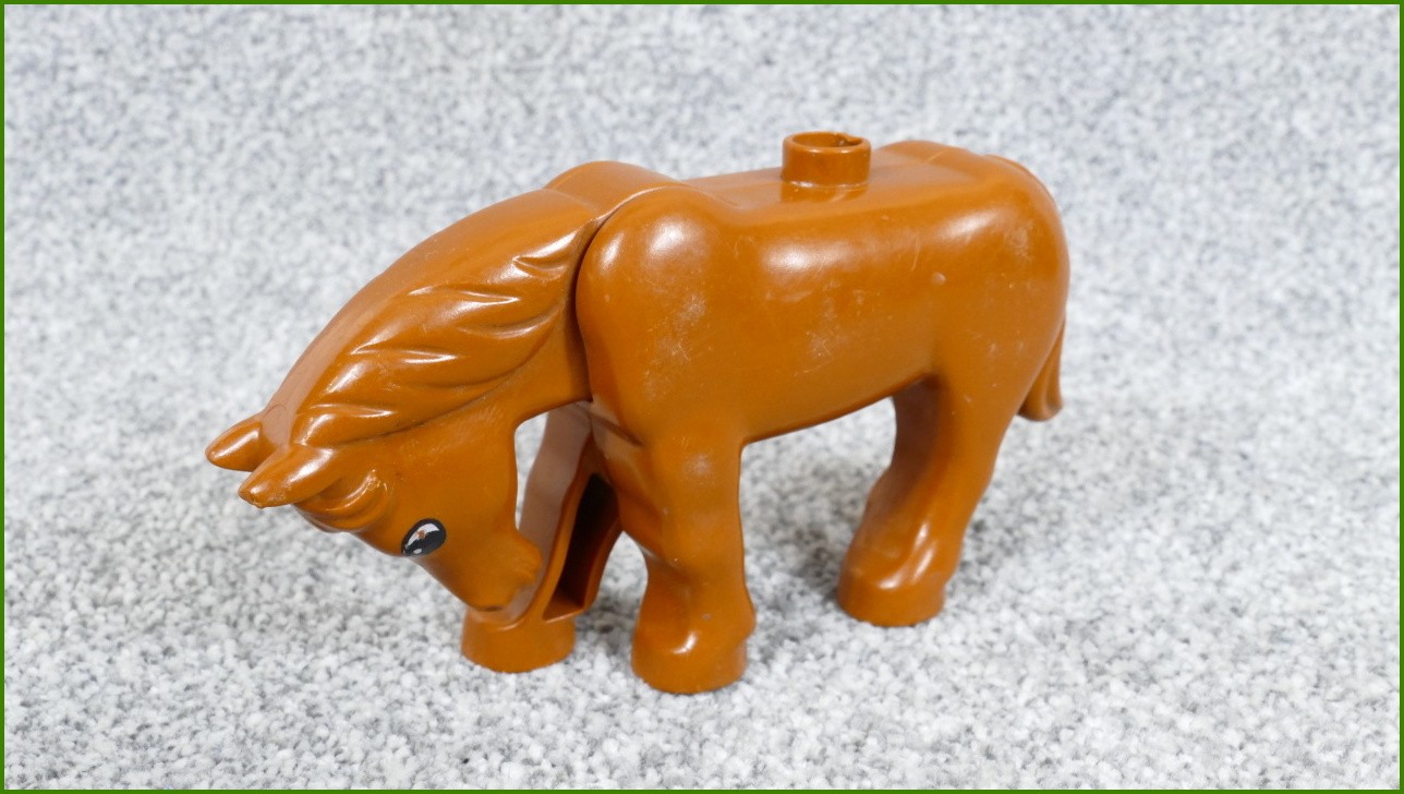 Lego Duplo kůň - nedrží hlava nahoře - pase se