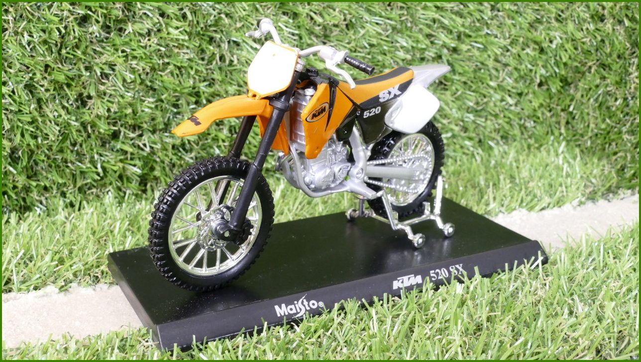Model Replika Maisto Motorka 1:18 - KTM 520 SX