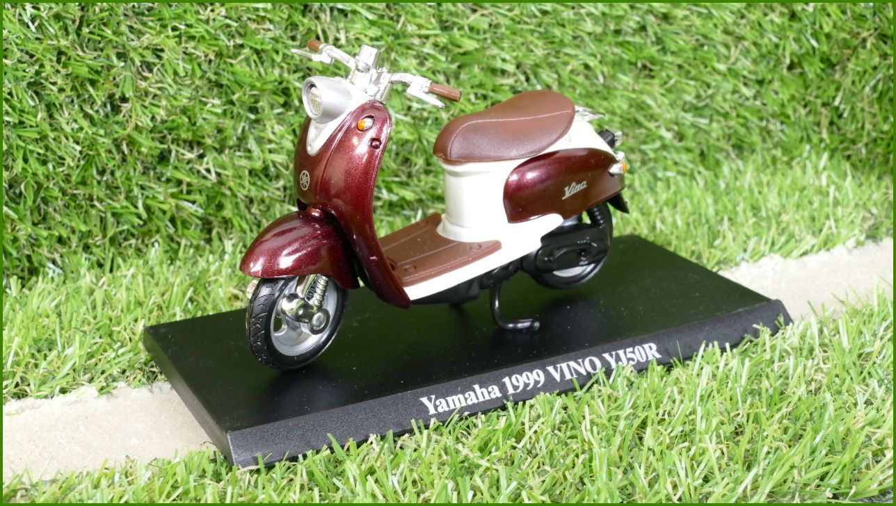 Model Replika Motorka 1:18 - Yamaha 1999 Vino YJ50R