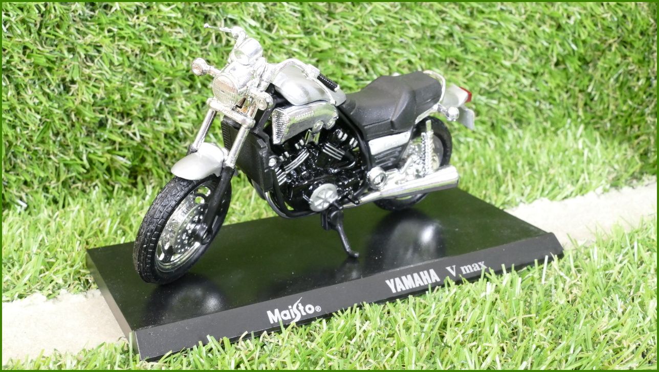 Model Replika Maisto Motorka 1:18 - Yamaha V max
