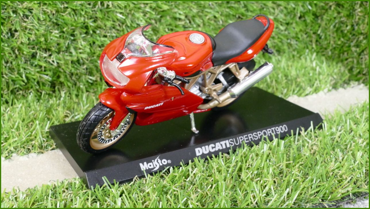 Model Replika Maisto Motorka 1:18 - Ducati Supersport 900