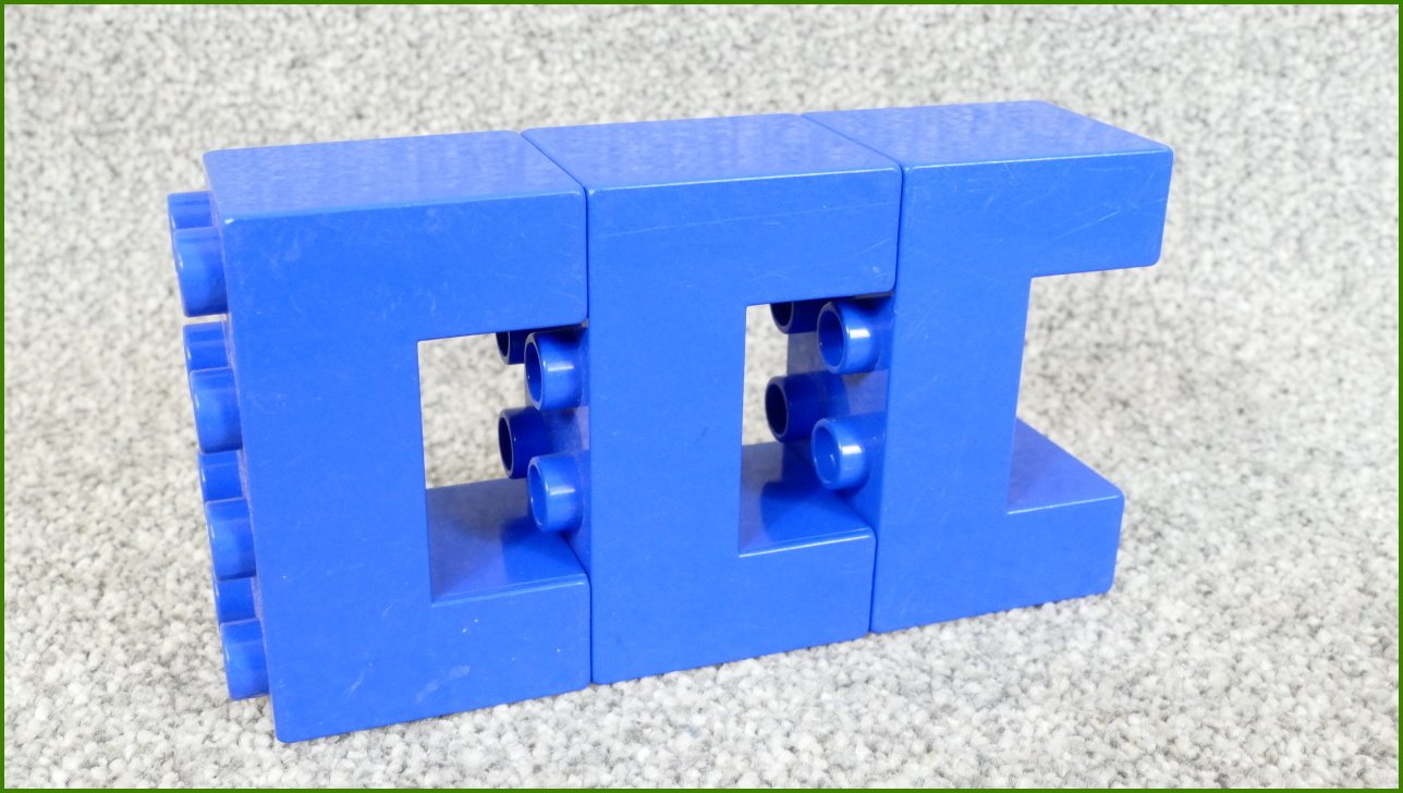 Lego Duplo kostky podstavce - škráblé