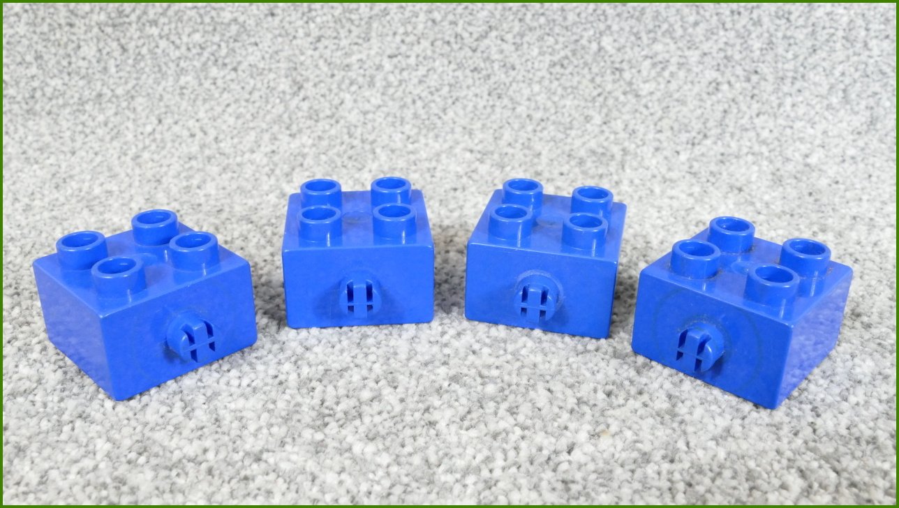 Lego Duplo kostky pro upevnění větrníků/mostů z klád