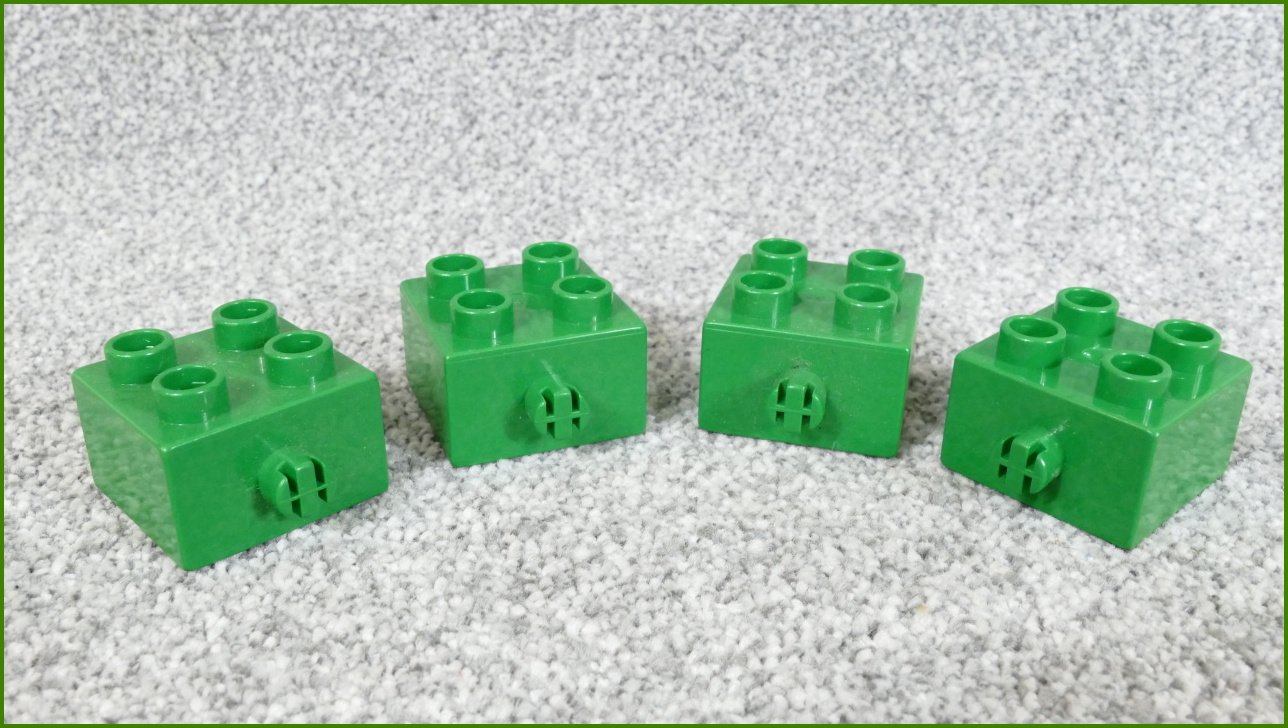 Lego Duplo kostky pro upevnění větrníků/mostů z klád