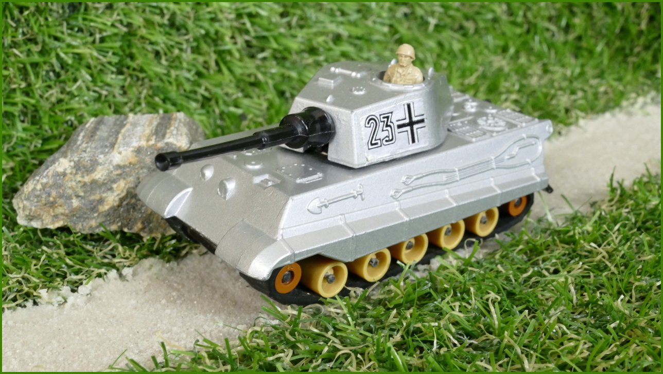 Autíčko Matchbox Battle Kings K-104 King Tiger (Lesney)