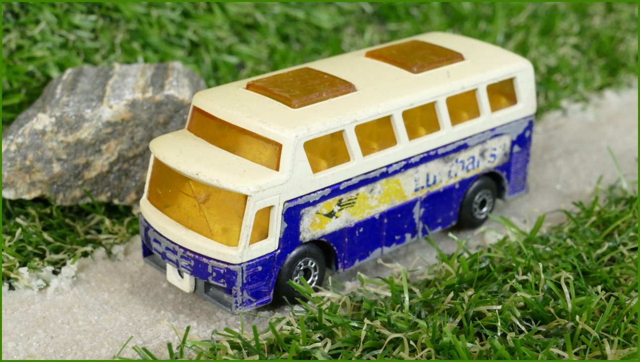 Autíčko Matchbox Superfast No.65 Airport Coach (Lesney) - Chybí přední nárazník