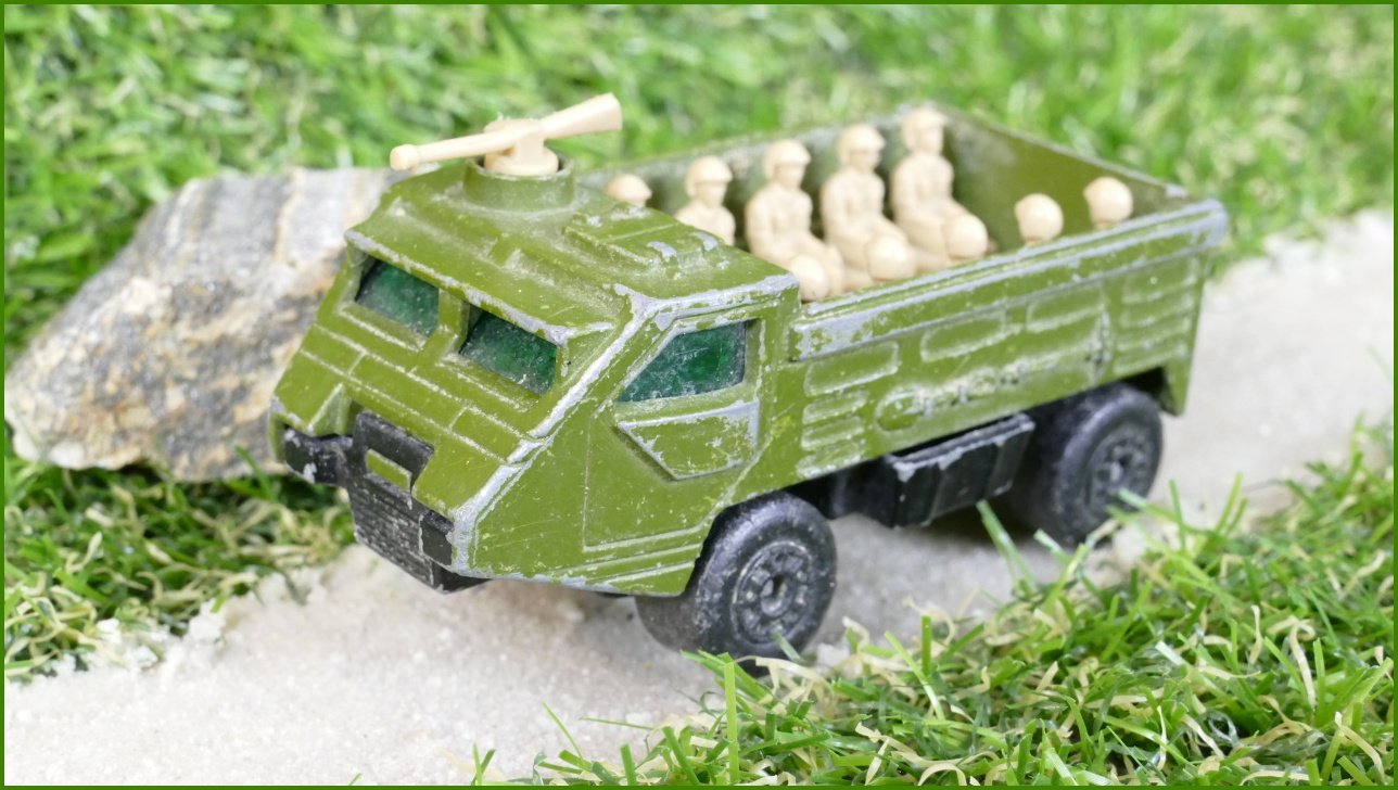 Autíčko Matchbox Superfast No.54 Personnel Carrier (Lesney)
