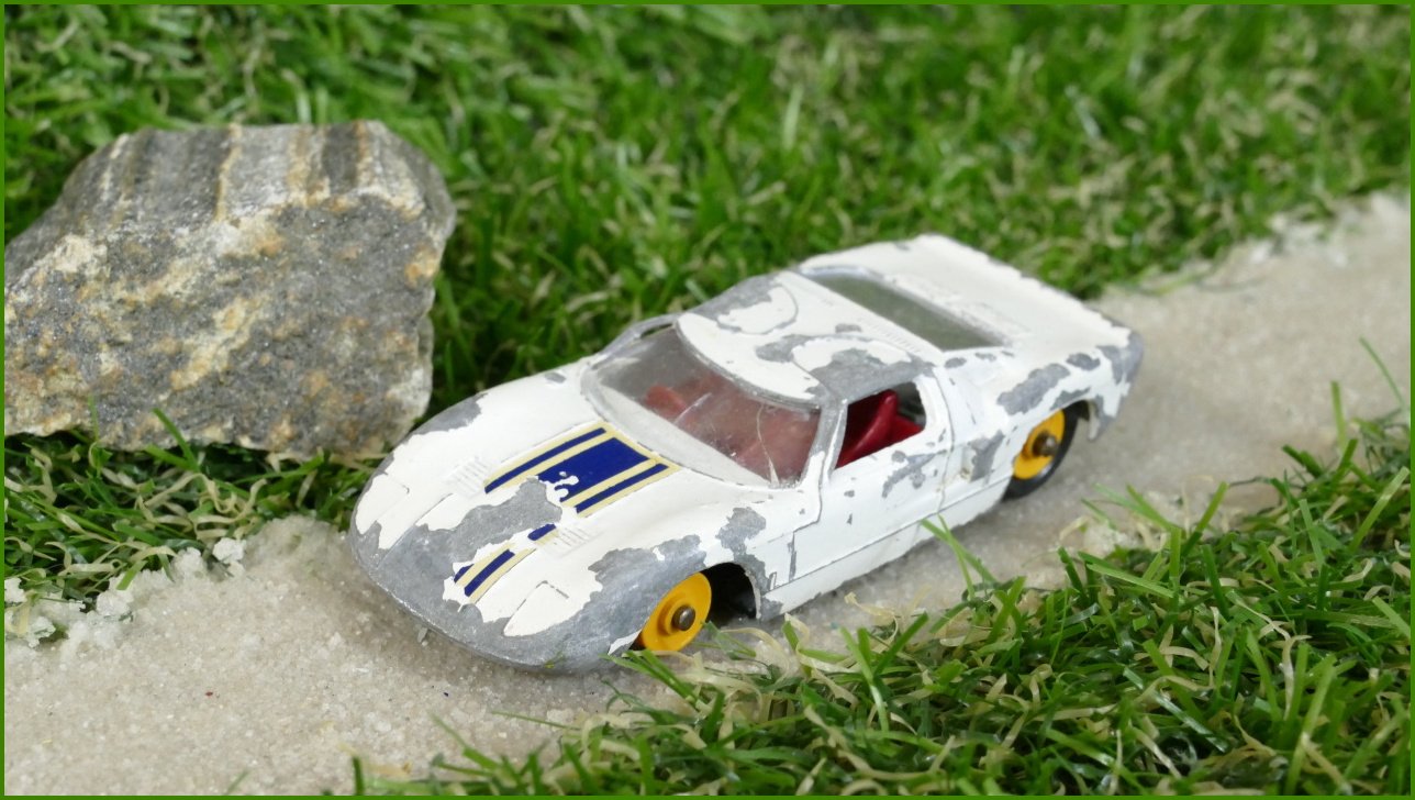 Model Autíčka Matchbox No.41 - Ford GT (Lesney) - má pouze jednu pneu