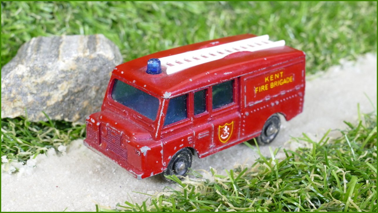 Model Autíčka Matchbox No.57 - Land Rover Fire Truck (Lesney)