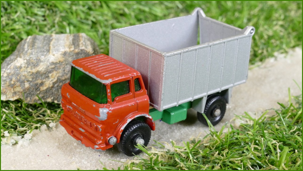 Model Autíčka Matchbox No.26 - G.M.C. Tipper Truck (Lesney)