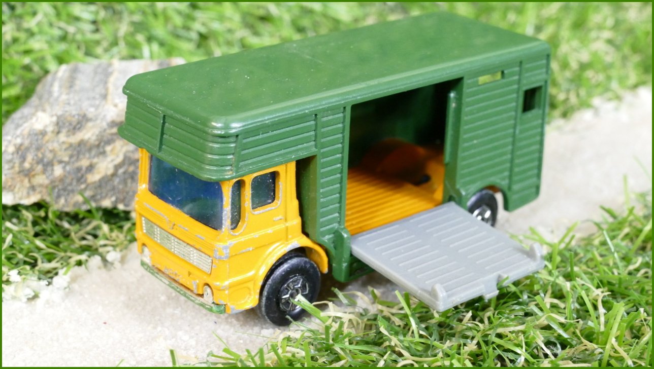 Model Autíčka Matchbox No.17 - Horse Box (Lesney)
