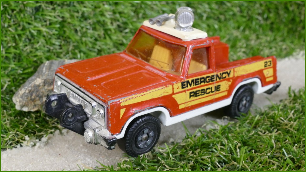Model Autíčka Matchbox SuperKings Plymouth Trail Buster