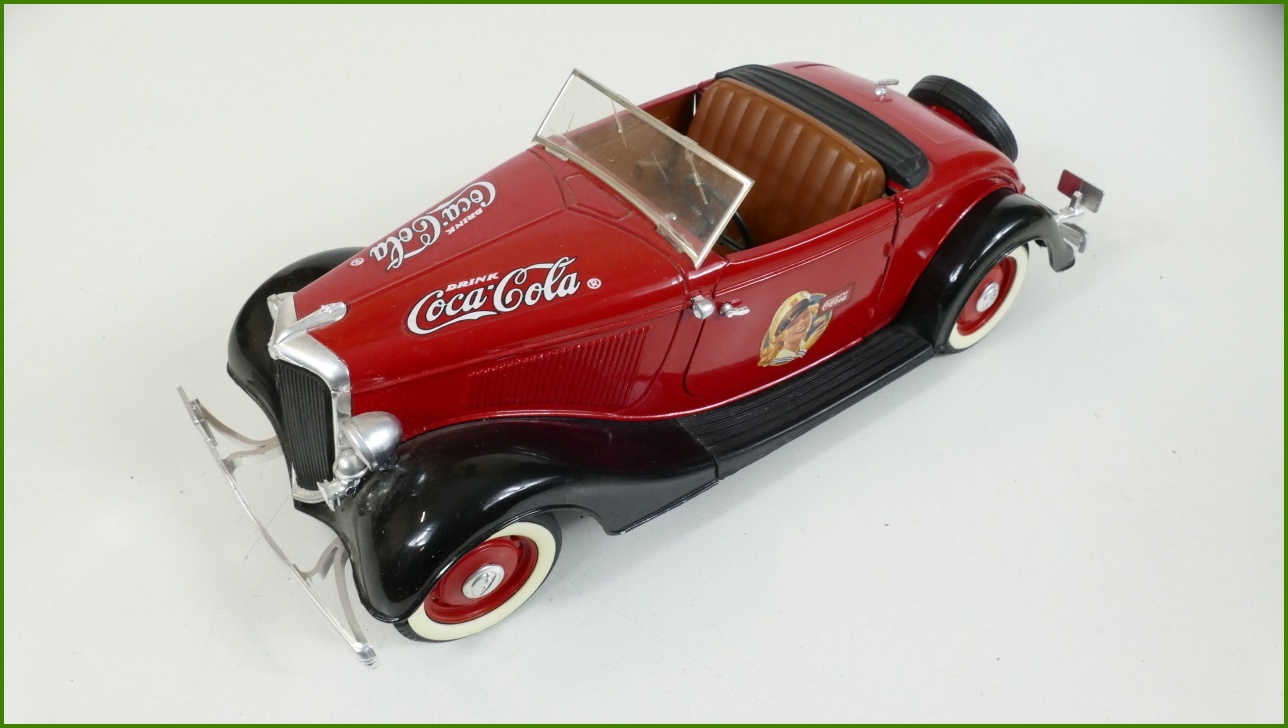 Model Auta Solido 1:19 Ford V8 Echelle - Viz Popis